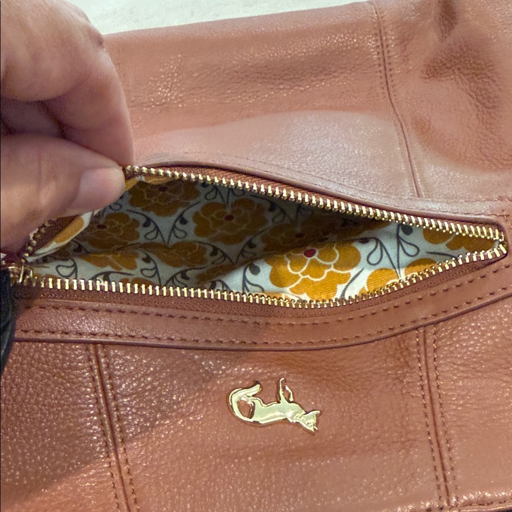 Emma Fox Tan Leather Shoulder Bag with Black Straps - Picture 9 of 10